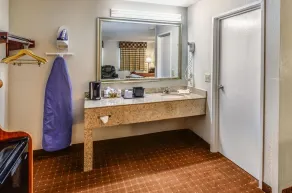 Rodeway Inn North Charleston - Ashley Phosphate - Chambre