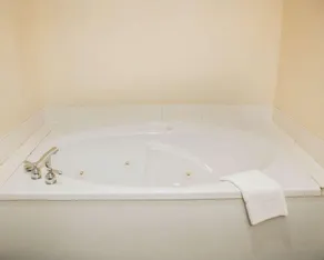 Quality Inn & Suites Bellville - Mansfield - Rum