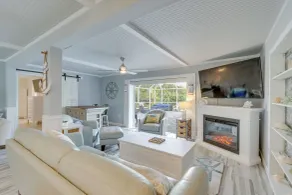 Sarasota Home w/ Pool: 4 Mi to Siesta Key Beach! - Innvendig