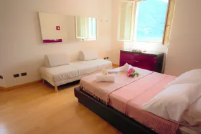 Villa Oliveto with Pool and Lake view - Camera