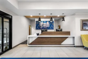 Holiday Inn Express Hotel & Suites Van Wert by IHG - Resepsjon