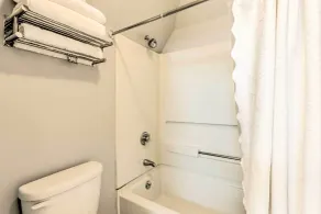 Lovely Norwich Villa, On Golf Course w/ Amenities! - Interiør