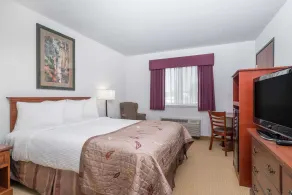 Baymont by Wyndham Marshfield - Room