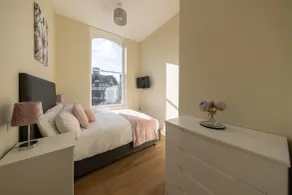 Hereford City Centre - Apartment 1, Isabella House - Modern Apartment In The Heart of The City - Sleeps 6 Guests - Hosted by RENTMYHOUSE - Room