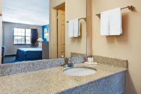 Super 8 by Wyndham Terrell - Salle de bain
