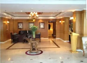 Le Royal Express Hotel - Interior entrance