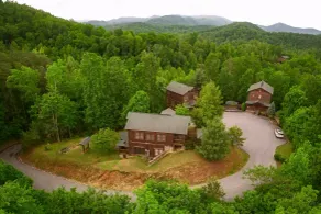 Hot Tub & Deck: Cabin Near Smoky Mtn Trails! - Innenbereich