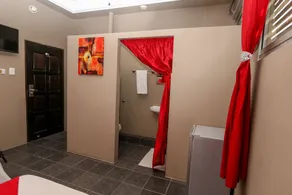 Hotel Metro Lodge Xpress - Bathroom