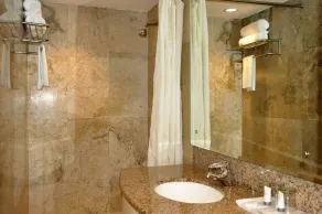 Beverly Hotel Batam - Badezimmer