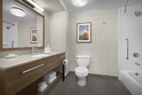 Hampton Inn San Diego-Downtown - Bathroom