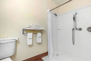 Days Inn and Suites by Wyndham Oxford - Salle de bain