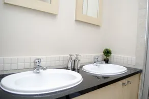 Knightsbridge Luxury Apartments - Bathroom