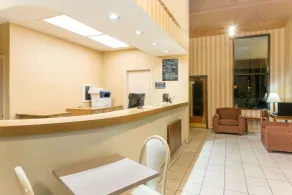 Super 8 by Wyndham Riviera Beach West Palm Beach - Lobby