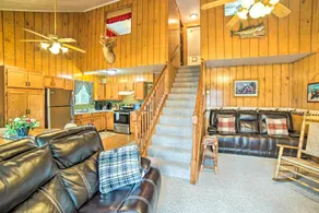 Secluded Woodsy Watersmeet Cabin w/ Fire Pit! - Innenbereich