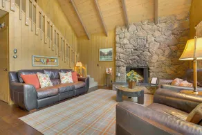 Lake Arrowhead Family Home w/ Game Room - Innvendig