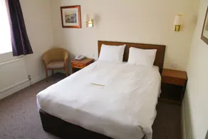 Raven Hotel by Greene King Inns - Room