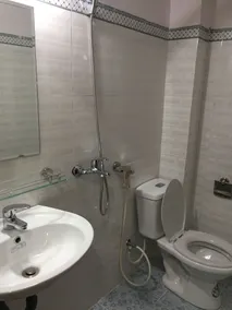 B Stay Hotel - Bathroom