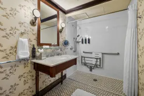 Arctic Club Hotel - Bathroom