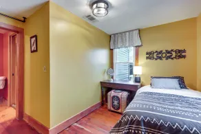 2 Mi to UA: Central Fayetteville Home w/ Patios - Innvendig