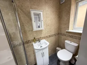 Bassetts House - Spacious! - Sleeps 7 - Close to PRUH Hospital - Free Parking - Badeværelse