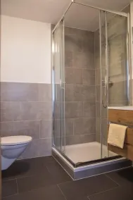 Familienorientiertes tolles Apartment mit Garten, Terrasse und Grill - Badezimmer