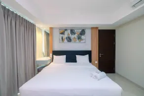 Cozy 2BR Apartment Nine Residence with City View By Travelio - Room