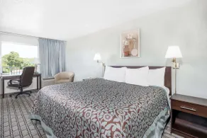 Days Inn by Wyndham St Clairsville - Room