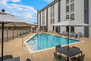 Spark by Hilton Richardson Dallas - Piscine