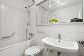 Exclusive Ludenberg Living in Stunning Area - Bathroom