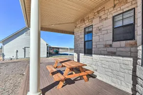 8 Mi to White Rock Lake: Spacious Krum Home - Innvendig