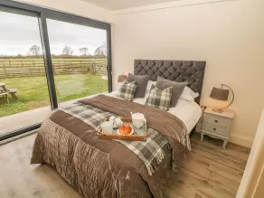 Saddlers - Room
