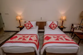 Arhimser Villa-superb 4 bedroom beachfront BB for 8 Ranna, Tangalle, free pick up for weekly stays, serviced, taxes included - Værelse