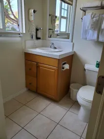 Bide-A-Wee Inn and Cottages - Bathroom