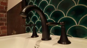 The Mad Hatter's Guestrooms - Bathroom