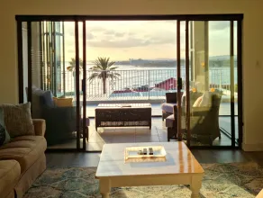 'Die Braaihuis'- sleeps 6, Large Veranda, Sea Views, Central and Fabulous! - Indgang