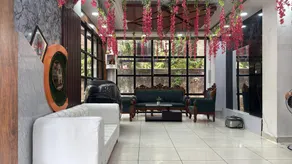 Hotel bless inn - Lobby sitting area