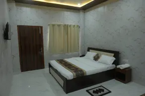 Banaras Blossom Resort - Rum