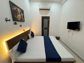 Shree Radha Vallabh Palace 800 m from Prem Mandir - Chambre