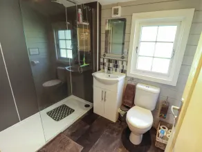 Dolly's Hideaway Cabin - Badezimmer