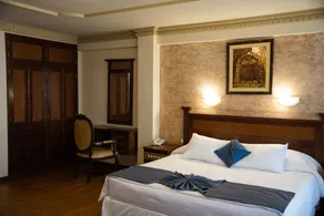 AVANTI HOTEL & CONVENTION CENTER - Room