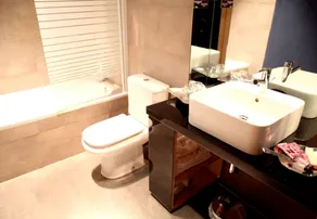 AB Design Suites - Bathroom