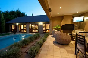Rise and Shine Lodge - Pool