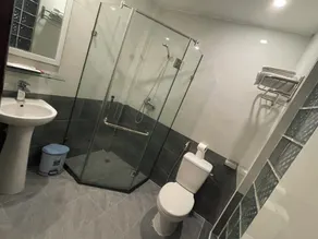 Rising Dragon Hotel - Bathroom