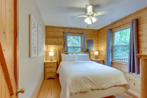 Remote Escape: Murphy Cozy Cabin in the Woods - Chambre