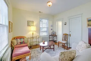 1 Mi to East Falls Station: Home w/ Office! - Interiör