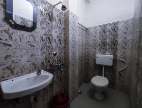 Hotel Vijay - Bathroom