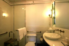 The Hedges Inn - Bathroom