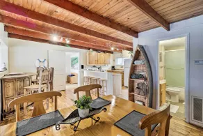 Riverfront Deck + Fire Pit: Hot Springs Retreat! - Interiör