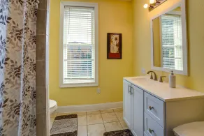 Inviting Connellsville Getaway w/ Deck! - Badeværelse