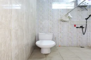 Capital O 93939 Oikodomeo Syariah - Bathroom